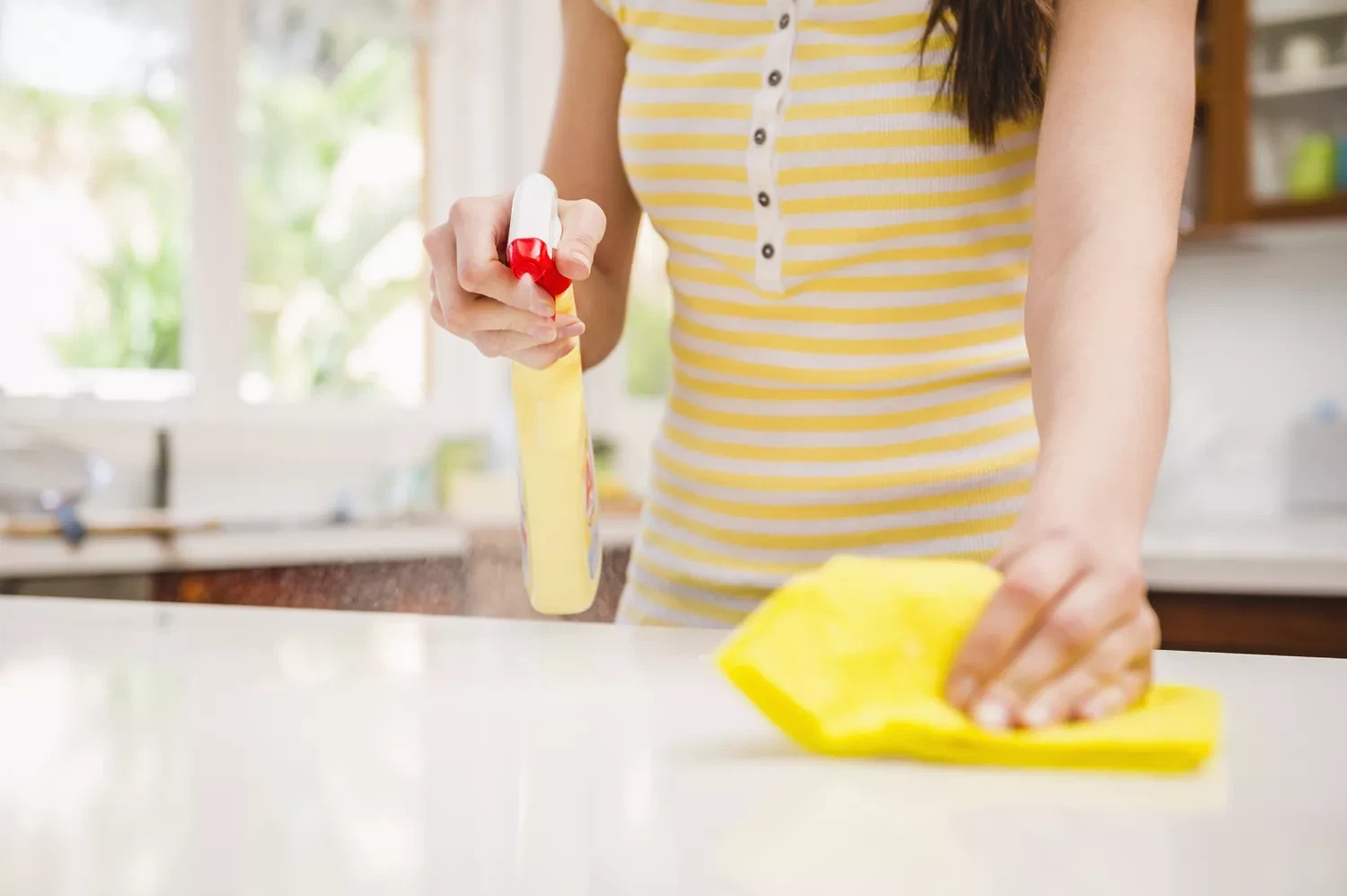 How to use Microfiber clothes to clean the kitchen?